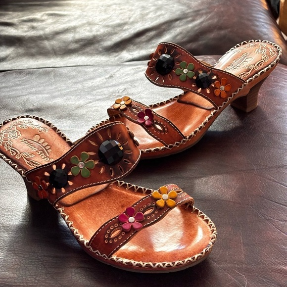 Spring Step Leather Floral Slip On Kitten Heels Sandals Size 36 us size 6 - Picture 4 of 11